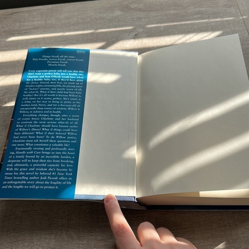 “Handle with Care”hardcover book by bestselling author Jodi Picoult NEVER OPENED - Picture 5 of 6